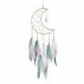 Attrape-rêves lune 25 x 70 cm en corde beige avec plumes bleu clair et blanches style bohème suspendu